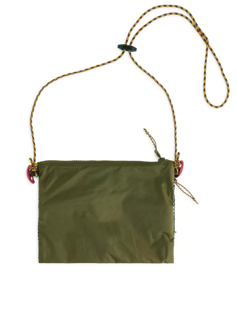 Outlet ARKET Klättermusen Algir Accessory Bag Olive Green
