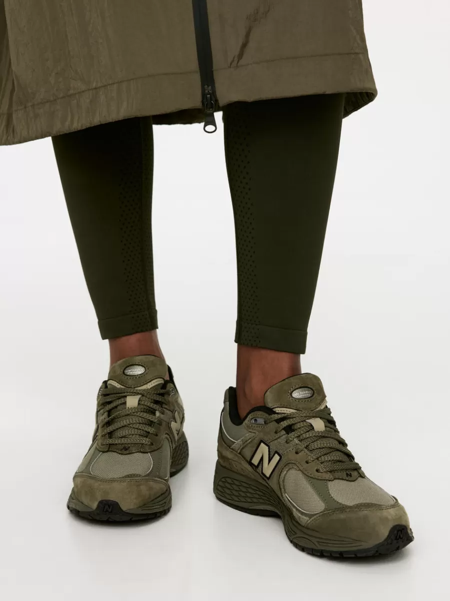 Outlet ARKET New Balance 2002R Trainers Green