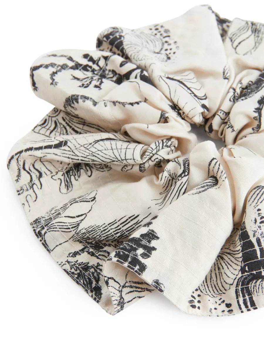 Store ARKET Print Scrunchie Off White/Black